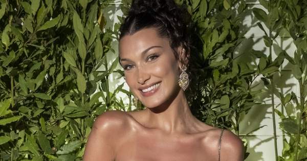 Borítókép: A villantás magas foka! Ez a szuperszexi felső most a hírességek abszolút kedvence