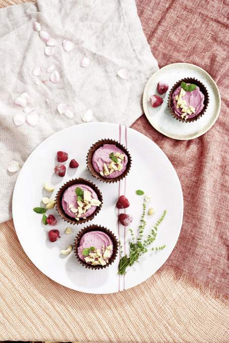 Borítókép: TÖKÉLETES MÁLNAKRÉM - mentes nyári édesség Stahl Judittól