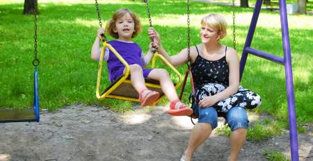 Borítókép: Játszótéri etikett - 8 íratlan szabály, amit ha mindenki betart, szülőként is jól érezhetjük magunkat