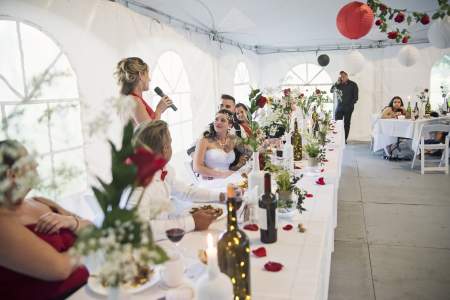 Borítókép: 10 hiba, amit sose kövess el, ha beszédet mondasz egy esküvőn