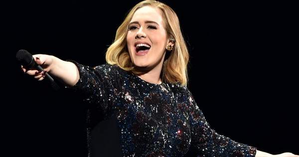 Borítókép: Lenyűgözőbben fest, mint valaha - Kosármeccsen mutatta meg átalakulását Adele