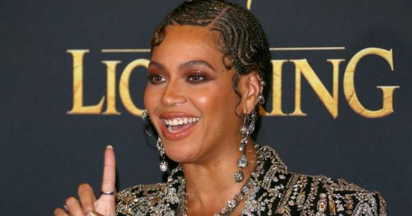 Borítókép: A sztárok új kedvence! Ezt az egyszerű nyári öltözködési trükköt most te is pillanatok alatt lekoppinthatod