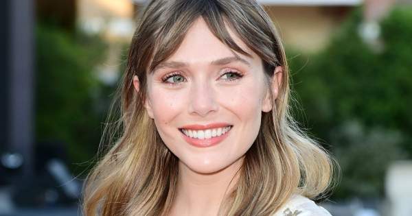 Borítókép: Büszkeség: Elizabeth Olsen egy Nanushka ruhát viselt az Olasz Filmfesztiválon - FOTÓK 