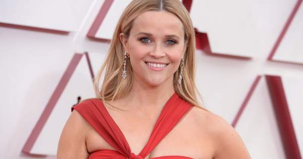Borítókép: Láttad már? Ő Reese Witherspoon magyar származású férje, akiért több mint 10 éve rajong a filmcsillag
