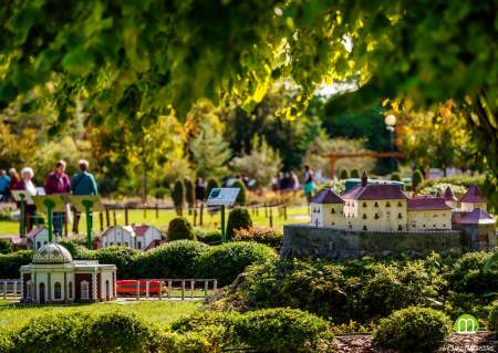 Borítókép: Lassan itt a szünidő vége, de programokban még dúskálunk!