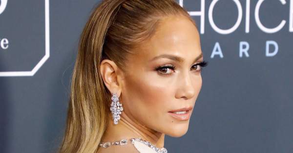 Borítókép: Jennifer Lopez végre elárulta legféltettebb sminktitkát: Így készül a JLo glow!