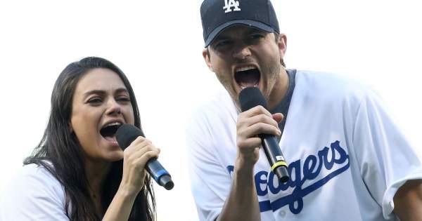 Borítókép: Mila Kunis és Ashton Kutcher fergetegesen vágtak vissza azoknak, akik kritizálták őket, amiért nem fürdetik minden nap a gyerekeiket