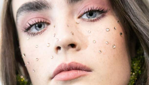 Borítókép: Hagyj fel a nyomkodással! A legjobb pattanástapaszok, amik egy éjszaka alatt csodát tesznek az arcoddal