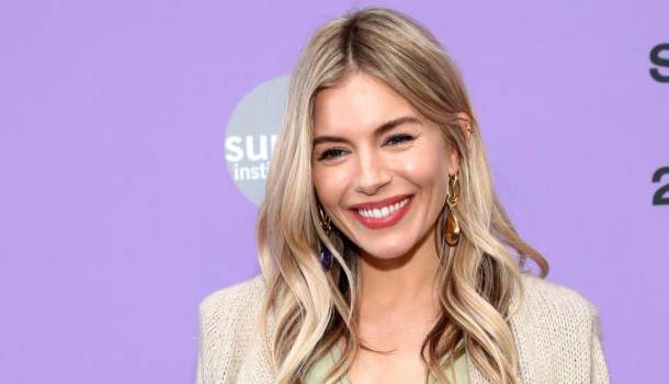 Borítókép: Ilyen nagy már Sienna Miller kislánya - FOTÓK