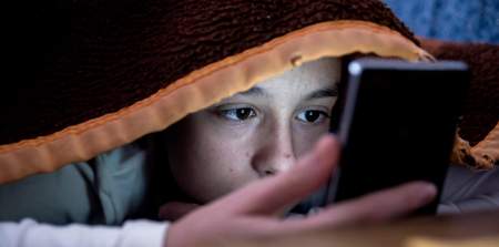 Borítókép: Segítség, az Instagramon piszkálják a gyerekemet!