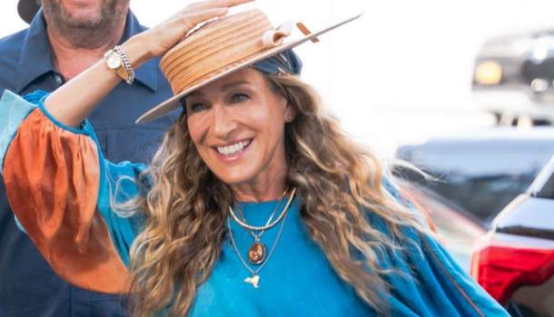 Borítókép: A kulisszák mögötti valóság: Sarah Jessica Parkert ebben a fura szettben csípték el