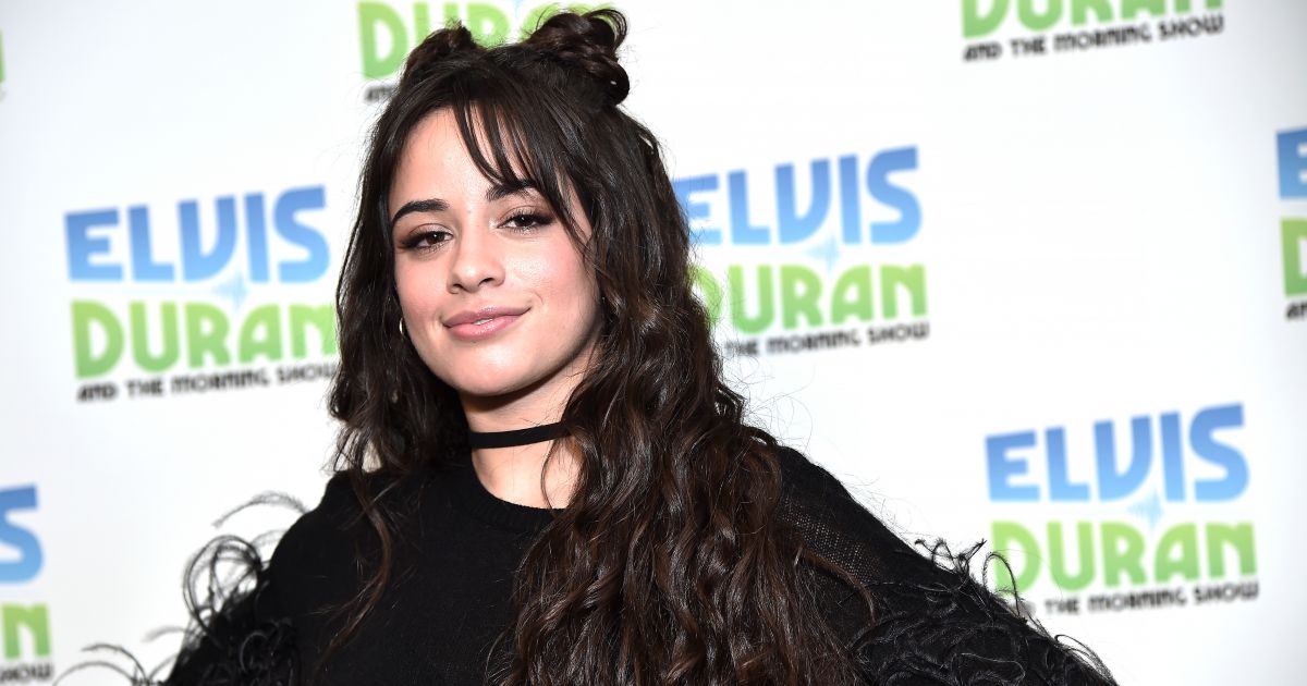 Camila Cabello extravagáns ruhában tündökölt a Hamupipőke premierjén