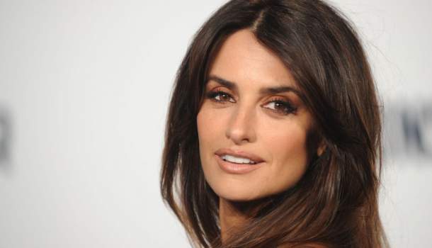 Borítókép: Penélope Cruzt egy csodás matchy-matchy szettben érkezett a Velencei Filmfesztiválra