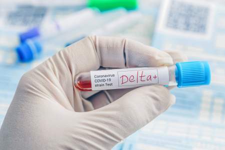 Borítókép: Itt a friss kutatások eredménye: Az oltottak is terjeszthetik a delta-variánst és meg is betegedhetnek