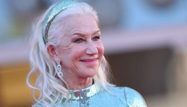 Borítókép: Helen Mirren kortalan szépsége beragyogta a Velencei Filmfesztivál nyitóestéjét