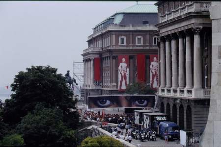 Borítókép: Tudtad, hogy ezeket a világhírű videókat Budapesten forgatták?