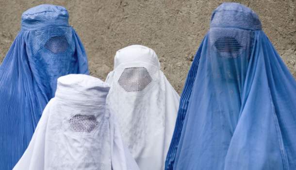 Borítókép: "Menekülniük kell azért, mert nőként tanult ember lett belőlük" - interjú Novák Andással az afgán nők helyzetéről  