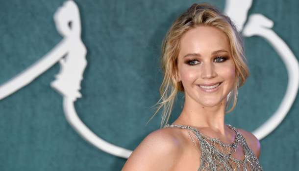 Borítókép: Megérkezett az első pocakos fotó: babát vár Jennifer Lawrence