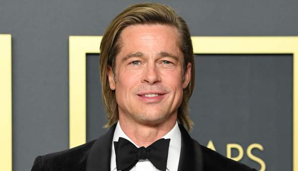 Borítókép: Imádjuk! Nem akárki társaságában csípték el Brad Pittet a hétvégén - FOTÓ