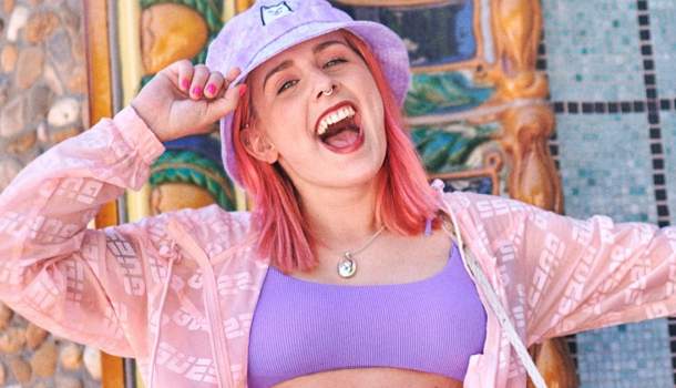 Borítókép: Vagány menyasszony: B. Nagy Réka nem mindennapi ruhában mondta ki a boldogító igent