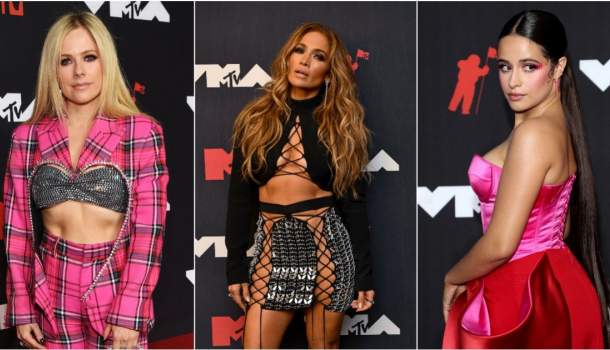 Borítókép: J.Lo kivágott szerkóban, Cyndi Lauper bőrruhában - A 2021-es MTV VMA legemlékezetesebb szettjei