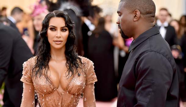Borítókép: Kim Kardashian Met-gálás ruhája perceken belül mém lett az interneten