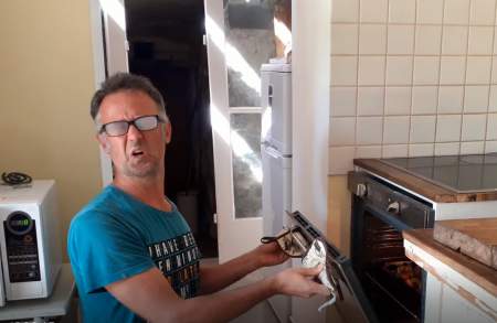 Borítókép: Átlagapu bevállalta: egy hónapig ő bénázik a konyhában, hogy láthatóvá tegye sokunk, sokszor észrevétlen munkáját