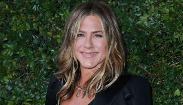 Borítókép: Kopizd le a stílusát: Jennifer Aniston ezt a kiegészítőt hozza most vissza a divatba 