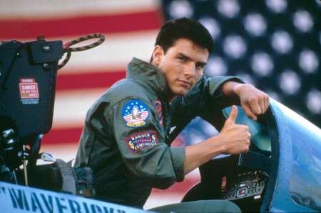 Borítókép: Tom Cruise, aki mindenhez (is) ért, de a teljesítménye alapján még az is lehet, hogy ő egy UFO
