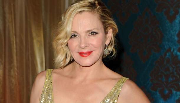 Borítókép: Ő is Szex és New York lázban ég! Nem fogod elhinni, hogy kivel csípték el Kim Cattrallt 