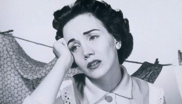 Borítókép: „A jó feleség mindig tudja a helyét” - Avagy ilyen volt nőnek lenni az 50-es években