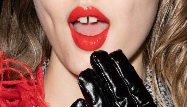 Borítókép: Hogyan kell felvinni tökéletesen a rúzst? Őrült trükk terjed a TikTokon, de működik!