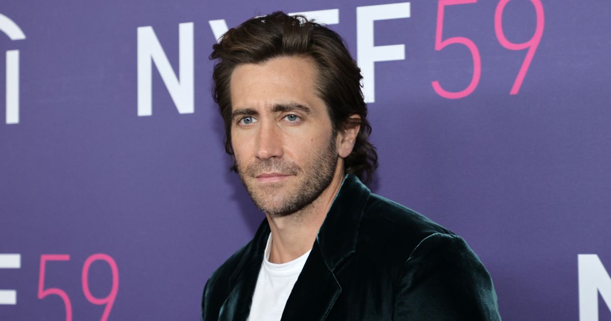 Nem titkolja tovább kapcsolatát: Jake Gyllenhaal 15 évvel fiatalabb barátnőjével debütált a vörös szőnyegen