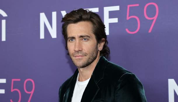 Borítókép: Nem titkolja tovább kapcsolatát: Jake Gyllenhaal 15 évvel fiatalabb barátnőjével debütált a vörös szőnyegen