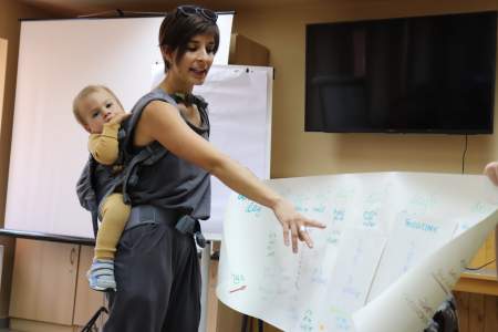 Borítókép: Munka anyaként, anyaság nőként: "Soha nem ott vagyok ahol kellenék."