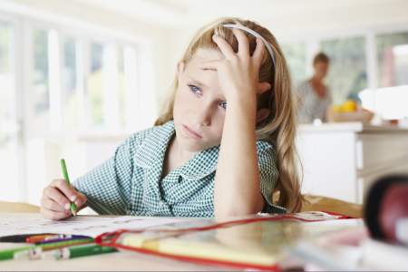 Borítókép: Nálatok is „zombi” a gyerek iskola után? Így tudod kihozni a tanítás utáni zsibbadtságból