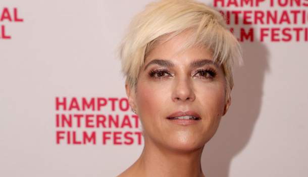 Borítókép: Példakép! A gyógyíthatatlan beteg Selma Blair mindenkit elvarázsolt a róla szóló dokumentumfilm premierjén