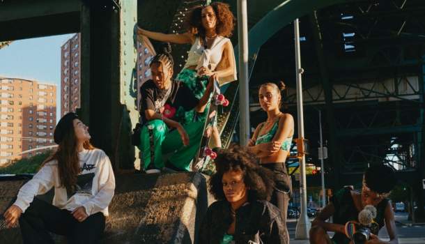 Borítókép: Itt a H&M együttműködése a ’90-es évek ikonikus deszkás márkájával, a No Fear-rel