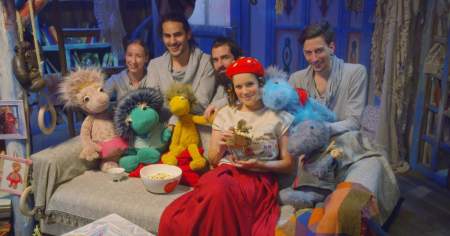 Borítókép: Rozmaring kunyhó: megérkeztek a cserfes gubák az M2 Gyerekcsatornára