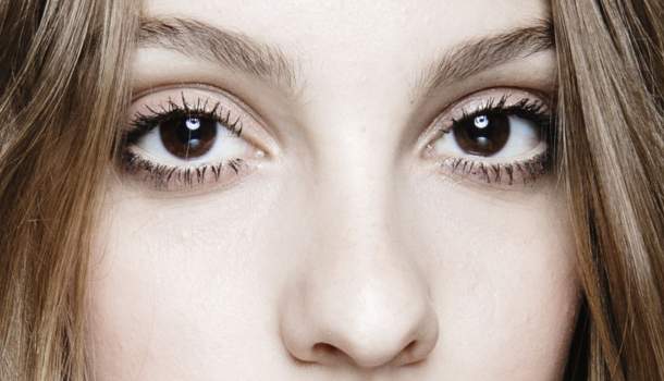 Borítókép: A szempillaszakértő életem legjobb szépségtanácsát adta nekem - Így kell használni igazából a szempillaspirált!