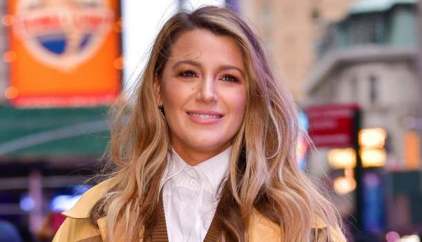 Borítókép: Kopizd le a stílusát: Blake Lively kedvenc kényelmes őszi lábbelije hatalmas trend lesz