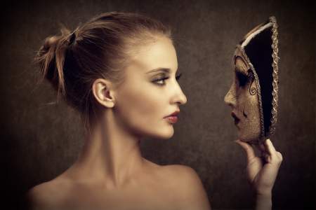 Borítókép: Vedd le az álarcod és mutasd meg magad!