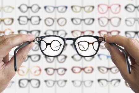 Borítókép: Hogyan válassz magadnak szemüvegkeretet gyorsan és hatékonyan?