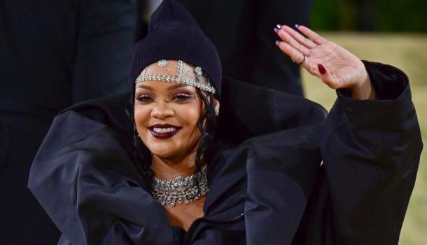 Borítókép: Wow! Rihanna új fejezetet nyitott a monokróm öltözködésben