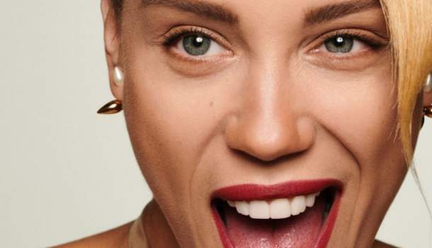 Borítókép: Wow! Kiss Ramóna élete egyik legszebb ruhájában állt a kamerák elé