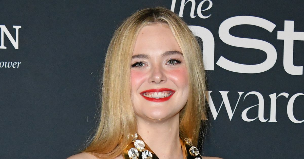 A vörös szőnyeg új királynője: Elle Fanning maga a láncokba álmodott csoda