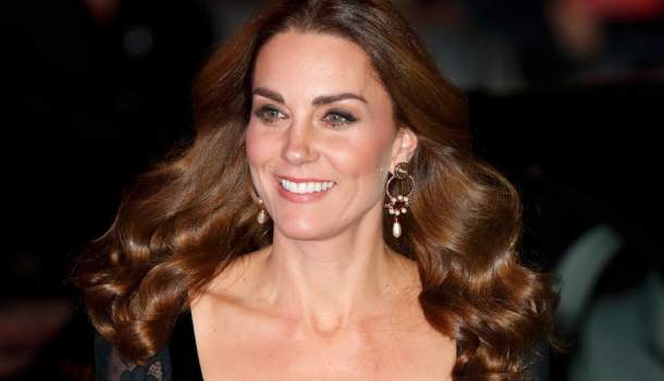 Borítókép: Milyen édes! Ezzel lepte meg Katalin hercegné az első közös karácsonyukkor Erzsébet királynő