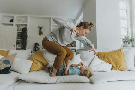 Borítókép: Krimibe illő mondatok, amiket gyerekeinknek mondunk 