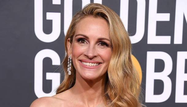 Borítókép: A tökéletes ünnepi smink titka: Julia Roberts kedvenc beauty darabját te is imádni fogod