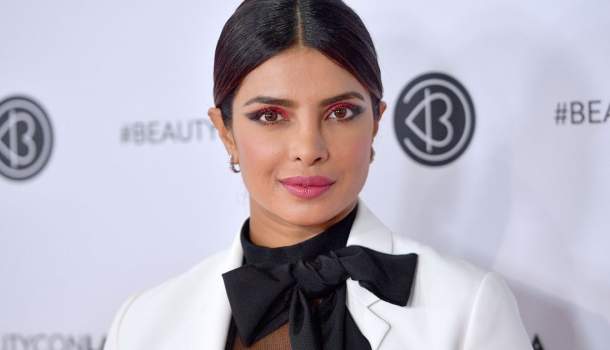 Borítókép: "Az arcom teljesen másképp néz ki" - Priyanka Chopra katasztrófálisan sikerült plasztikai műtétjéről vallott